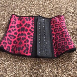 Waist Trainer/ Shape wear